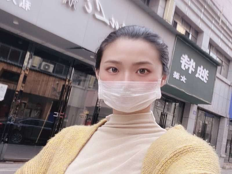 出门口罩必须戴，随意丢弃不可取！